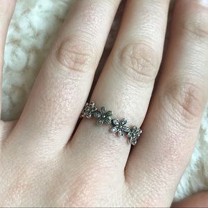 Flower Pandora ring, comes with box!
